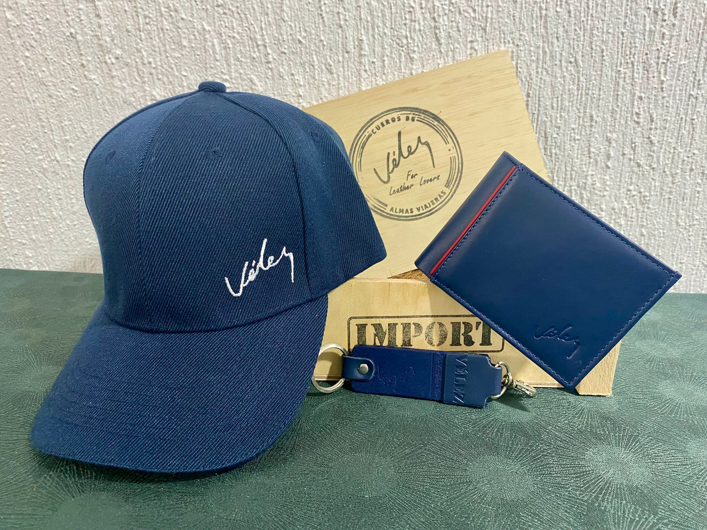 Trio Velez Gorra billetera llavero caja