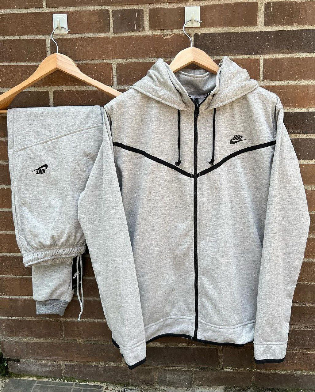 Conjunto Nike Tech