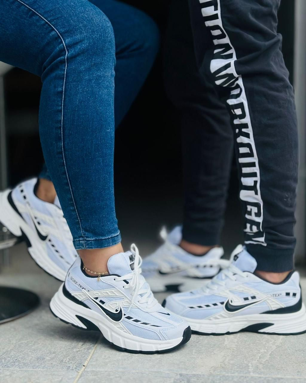 Nike dama y caballero initiator