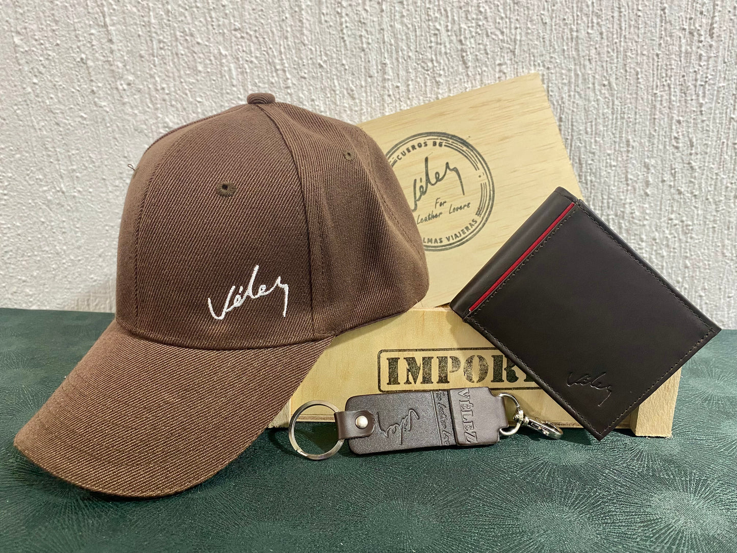 Trio Velez Gorra billetera llavero caja