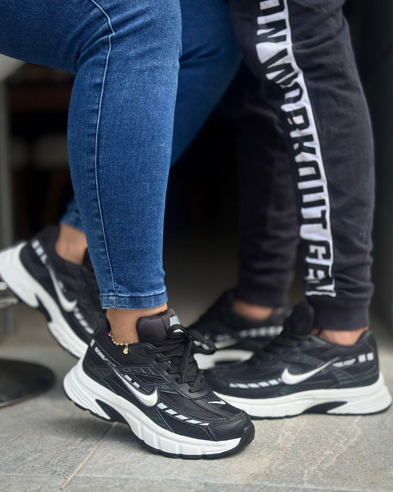 Nike dama y caballero initiator