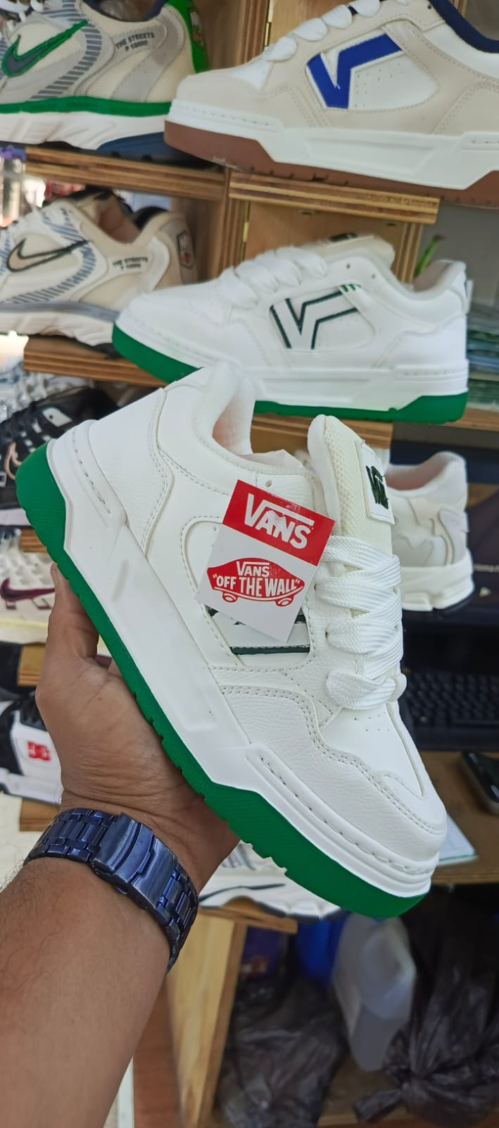 vans upland snearker