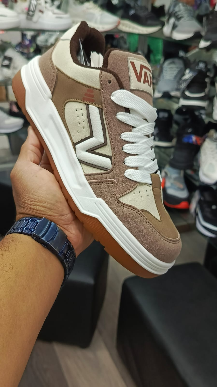vans upland snearker