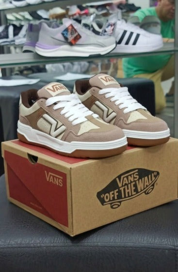 vans upland snearker