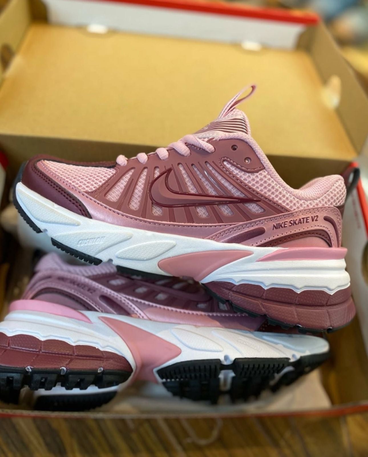 Nike Stake V2 dama