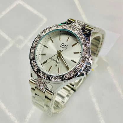 RELOJ Q&Q PLATEADO DAMA